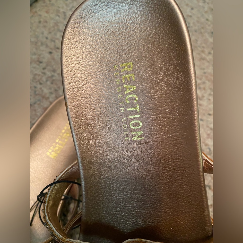 NEW! Kenneth Cole Reaction Jewel 2 Sandal Rose Gold - Picture 5 of 10